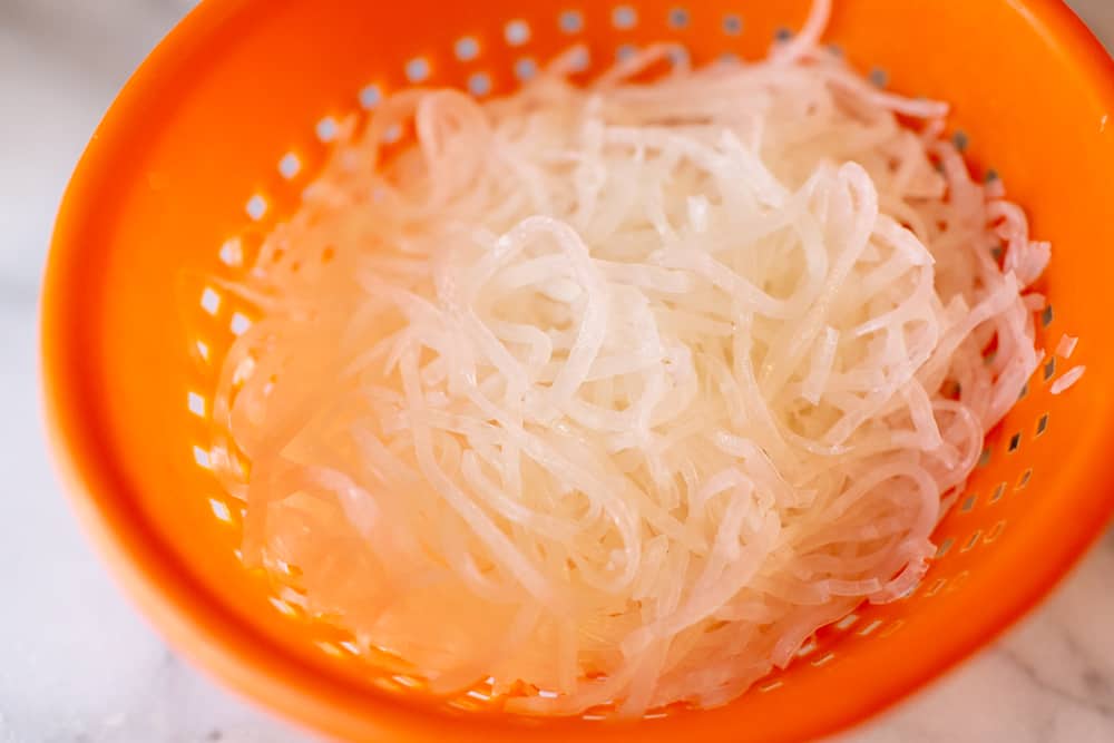 How to Finely Shred Ingredients - Viet World Kitchen