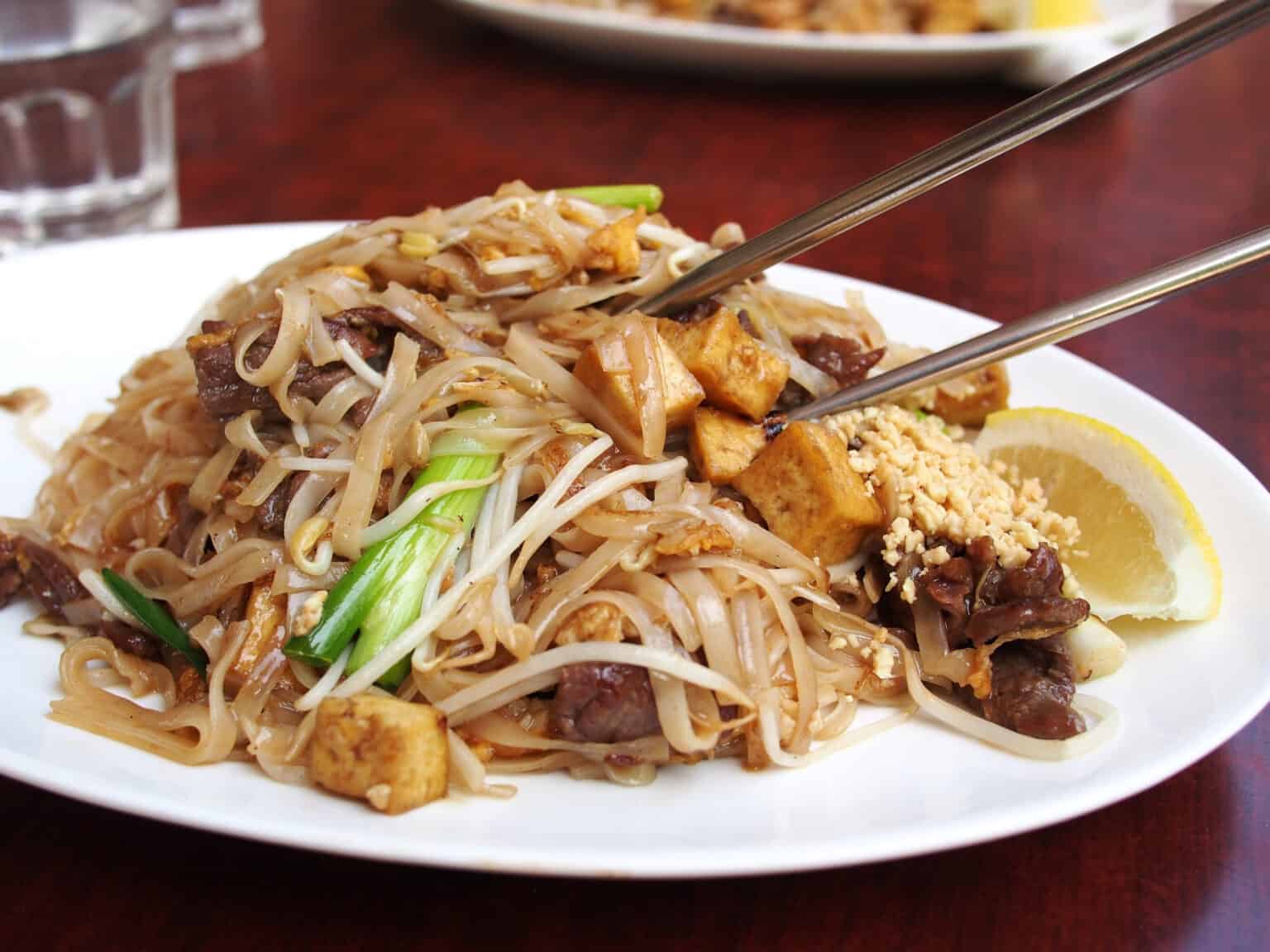 Difference between Pad Thai vs Pad Woon Sen Explained Clearly