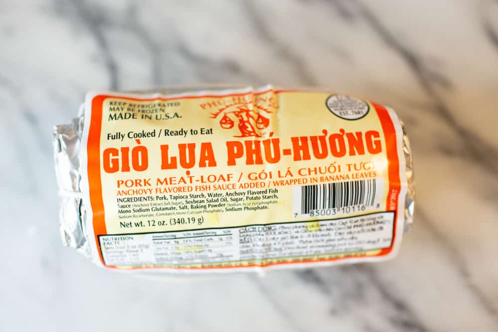 cha lua vietnamees broodje met varkenshamworst