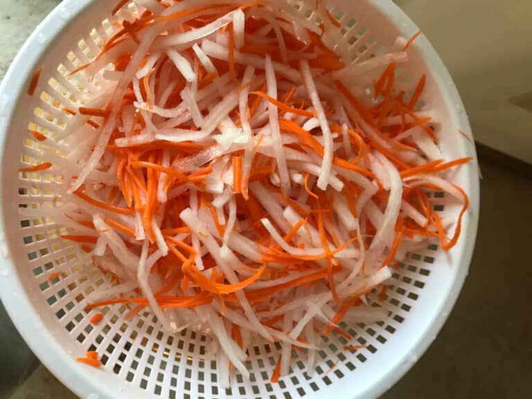 FAST Picked Carrots and Daikon for Banh Mi Vietnamese Sandwich