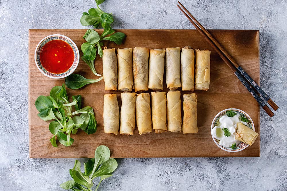 https://cookingwithlane.com/wp-content/uploads/2021/02/difference-between-spring-roll-vs-egg-roll.jpg